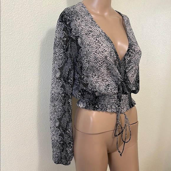 Guess Black and Gray Snake Print Crop Top - Picture 5 of 9